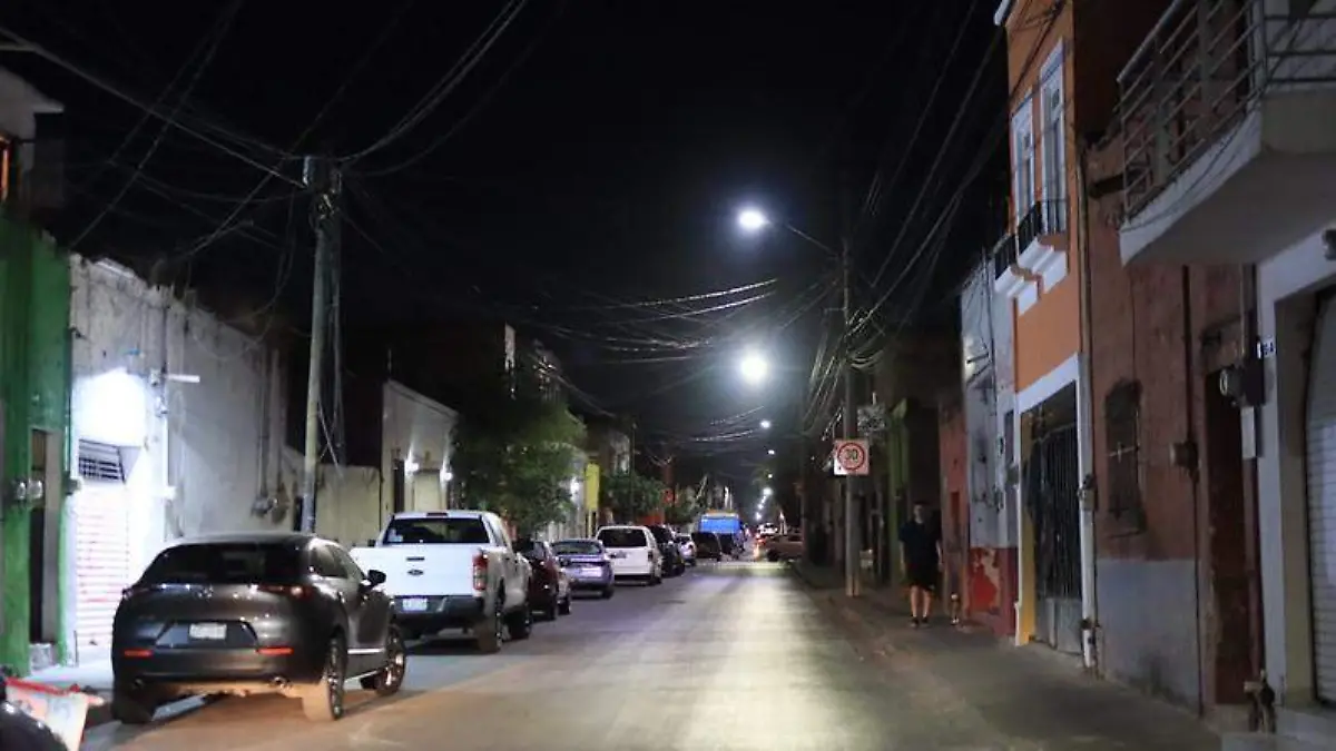 Instalación de luminarias en Tlaquepaque